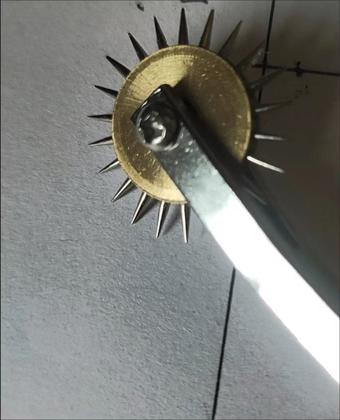 Black Stainless Steel Pinwheel 7-Inch Single Row Sensory Tool - Image 7